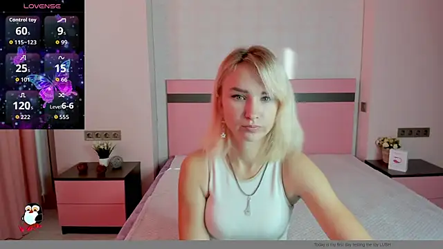 Snapshot of MeryMidnight chatting on September 23, 2025, 5:43 am MeryMidnight online show from September 23, 2025, 5:43 am