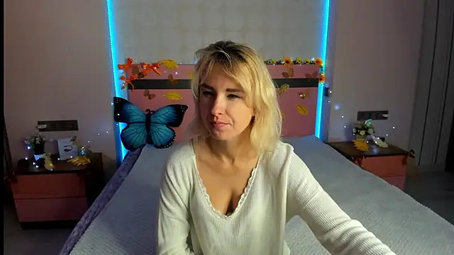 Snapshot of MeryMidnight chatting on October 2, 2025, 6:09 am MeryMidnight online show from October 2, 2025, 6:09 am