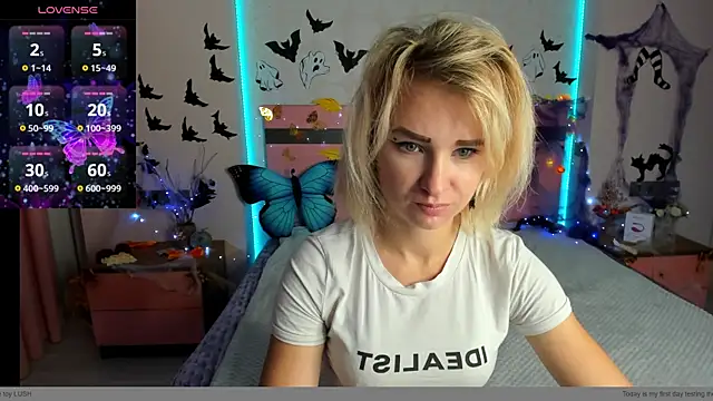 Snapshot of MeryMidnight chatting on October 20, 2025, 5:30 am MeryMidnight online show from October 20, 2025, 5:30 am