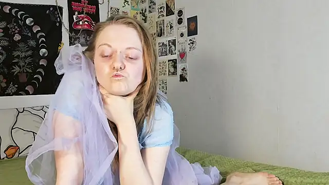 WonderConnie1 online show from September 14, 2025, 3:33 pm