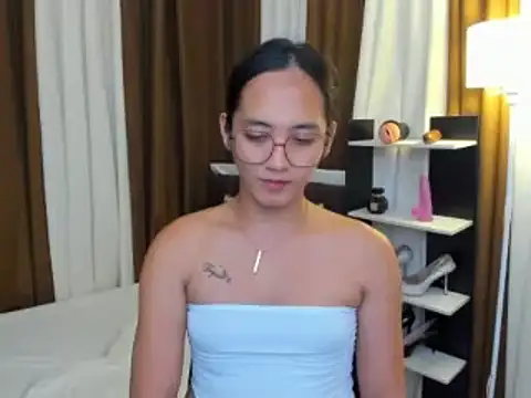 URHottestAngel online show from November 17, 2025, 8:42 am