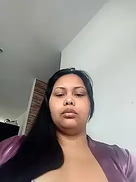 Snapshot of Alessandraa- chatting on May 3, 2026, 6:36 pm Alessandraa- online show from May 3, 2026, 6:36 pm