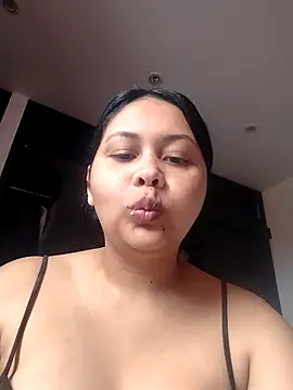 Snapshot of Alessandraa- chatting on May 14, 2026, 3:52 pm Alessandraa- online show from May 14, 2026, 3:52 pm