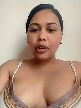 Snapshot of Alessandraa- chatting on May 23, 2026, 7:18 pm Alessandraa- online show from May 23, 2026, 7:18 pm