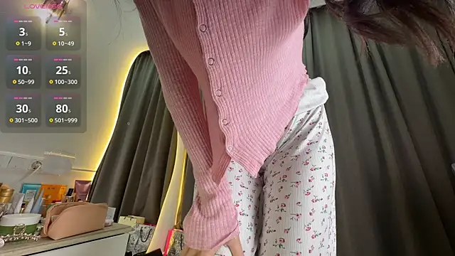 Snapshot of liuli_flower chatting on May 17, 2026, 9:44 pm liuli flower online show from May 17, 2026, 9:44 pm