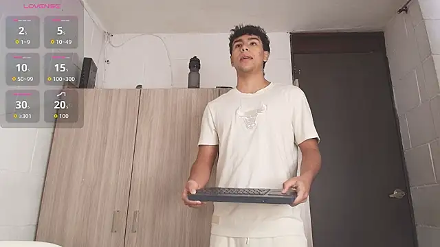 Snapshot of CHR58_ chatting on February 6, 2026, 5:49 pm CHR58 online show from February 6, 2026, 5:49 pm