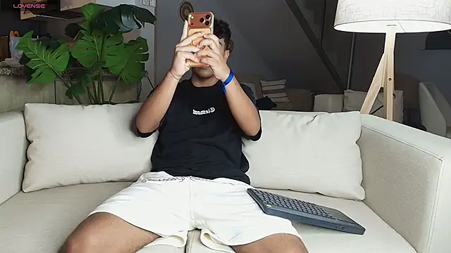 Snapshot of CHR58_ chatting on February 13, 2026, 11:45 pm CHR58 online show from February 13, 2026, 11:45 pm