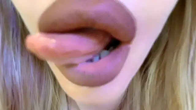 Snapshot of Politeeliza chatting on June 4, 2026, 8:15 pm Politeeliza online show from June 4, 2026, 8:15 pm
