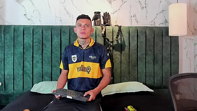 MrJustin  online show from November 14, 2025, 8:29 pm