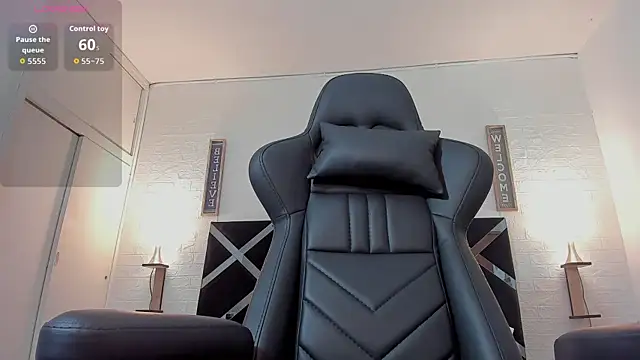 iamCharlotte19 online show from September 12, 2025, 7:47 pm