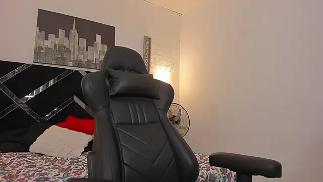 iamCharlotte19 online show from October 1, 2025, 7:20 pm