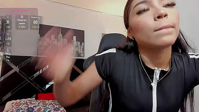 iamCharlotte19 online show from October 4, 2025, 7:23 pm