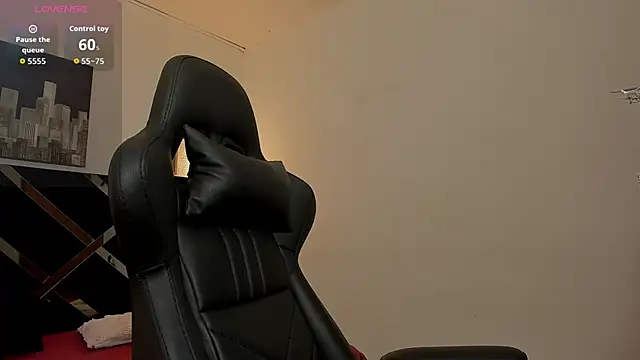 iamCharlotte19 online show from October 17, 2025, 7:27 pm