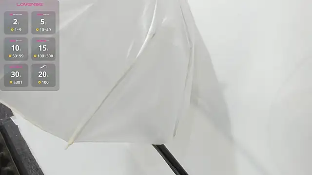 iamCharlotte19 online show from November 13, 2025, 7:46 pm