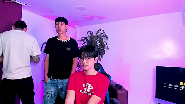 Handsomeboyss19 online show from September 20, 2025, 1:39 am