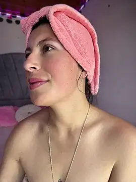 Mia salinass online show from May 22, 2026, 8:03 pm