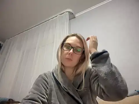 NikexPretty online show from November 18, 2025, 4:28 am