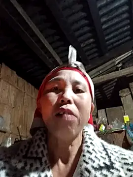 Snapshot of me-cute chatting on December 2, 2025, 11:04 am me-cute online show from December 2, 2025, 11:04 am