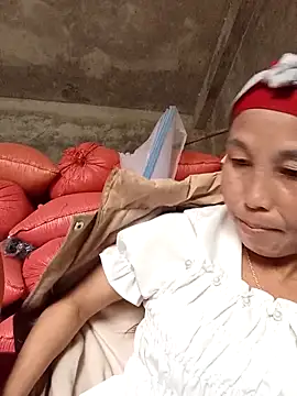 Snapshot of me-cute chatting on December 15, 2025, 2:27 am me-cute online show from December 15, 2025, 2:27 am