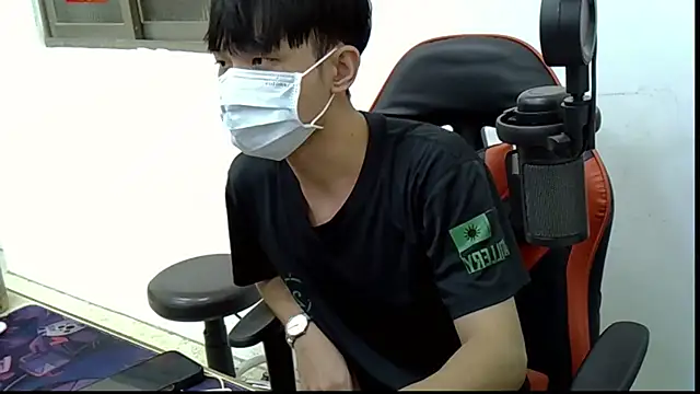 zhu000000 online show from October 15, 2025, 2:55 am