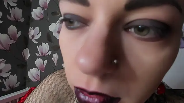 Snapshot of Bloom_evl chatting on October 11, 2025, 8:07 pm Bloom evl online show from October 11, 2025, 8:07 pm