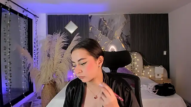 SarahCastro1  online show from February 15, 2026, 4:53 am