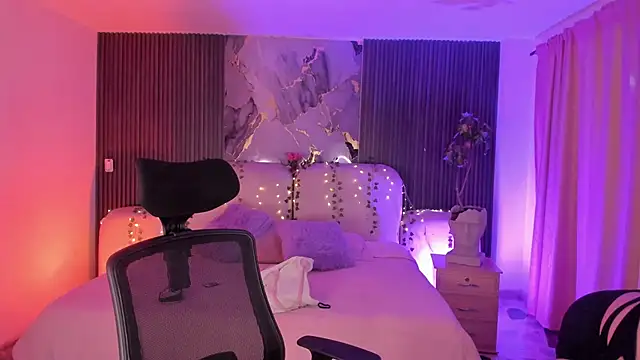 SarahCastro1  online show from May 24, 2026, 4:39 am