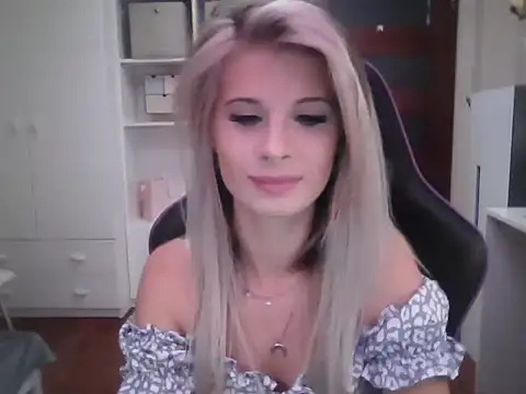 KristineGlow online show from October 2, 2025, 2:24 pm