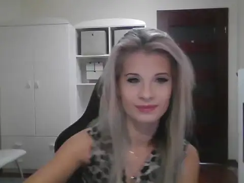 KristineGlow online show from October 8, 2025, 6:11 am