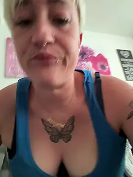 Snapshot of Rozendefotz chatting on July 3, 2026, 6:47 pm Rozendefotz online show from July 3, 2026, 6:47 pm