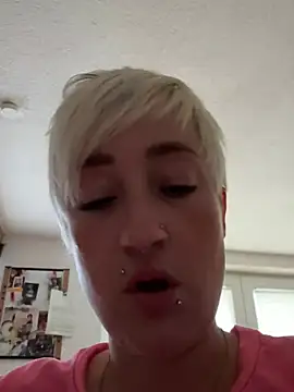 Snapshot of Rozendefotz chatting on July 17, 2026, 1:07 pm Rozendefotz online show from July 17, 2026, 1:07 pm