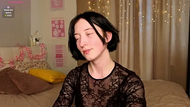 JuanaFriesz online show from April 10, 2026, 9:14 am