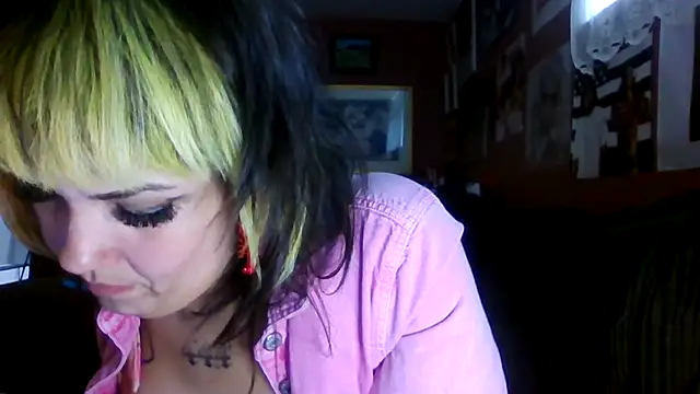 Snapshot of thickasstley chatting on May 6, 2026, 8:03 pm thickasstley online show from May 6, 2026, 8:03 pm