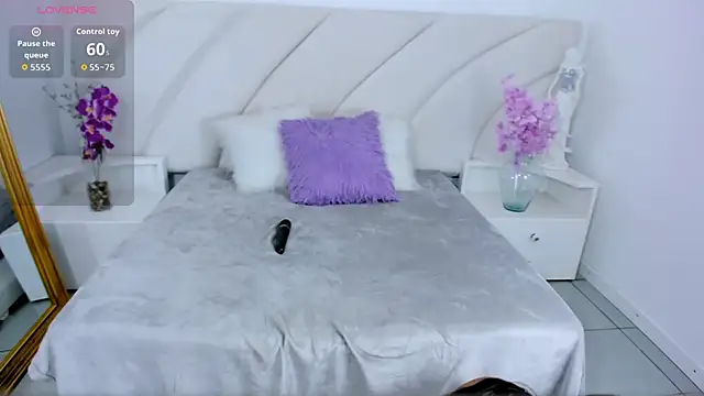 Snapshot of VeraGarnier chatting on October 25, 2025, 2:13 pm VeraGarnier online show from October 25, 2025, 2:13 pm