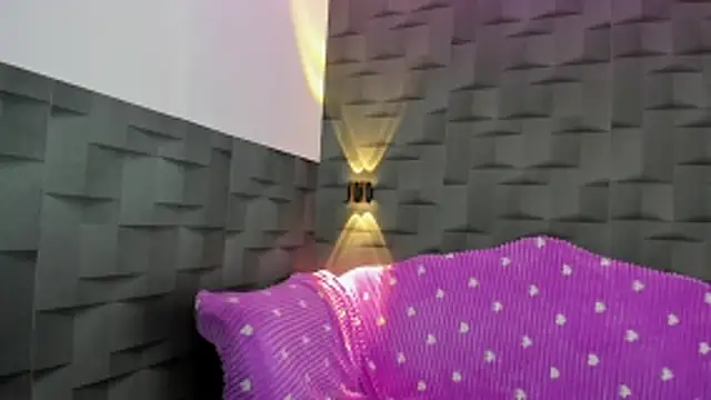 VeraGarnier online show from March 12, 2026, 8:26 pm