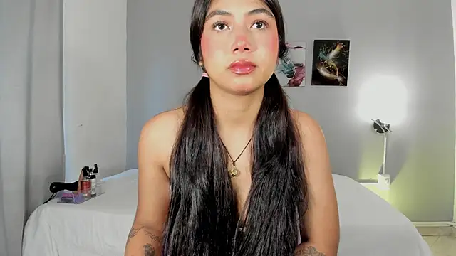 KimTayloor1 online show from November 24, 2025, 7:35 pm