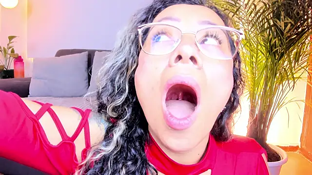 CarolaynStone online show from October 27, 2025, 11:58 am