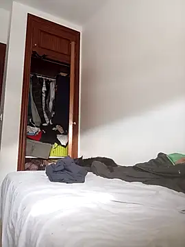 oscartres online show from October 16, 2025, 2:40 pm