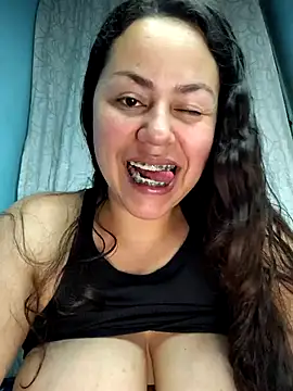 camila-titis online show from December 17, 2025, 3:34 am