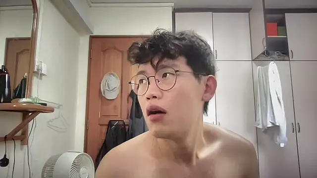 Passionatetwink2 online show from September 21, 2025, 4:58 am