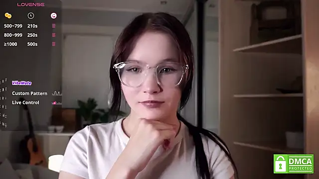 DelphaDivenere online show from September 24, 2025, 5:38 pm