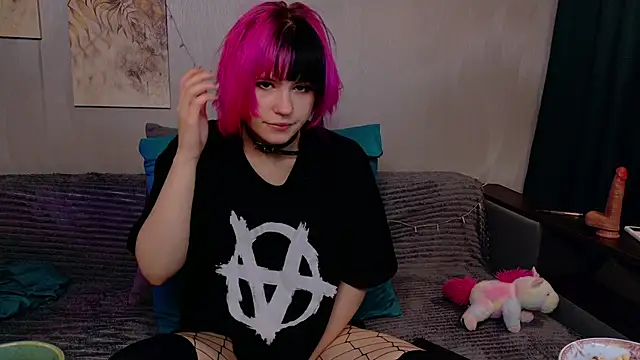 KikiMoor online show from September 22, 2025, 5:20 am