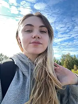 Snapshot of LunaMillie chatting on September 14, 2025, 9:08 am LunaMillie online show from September 14, 2025, 9:08 am