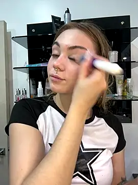 Snapshot of LunaMillie chatting on October 21, 2025, 9:10 am LunaMillie online show from October 21, 2025, 9:10 am