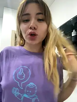 Snapshot of LunaMillie chatting on October 25, 2025, 7:30 pm LunaMillie online show from October 25, 2025, 7:30 pm