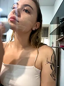 Snapshot of LunaMillie chatting on October 27, 2025, 9:02 am LunaMillie online show from October 27, 2025, 9:02 am