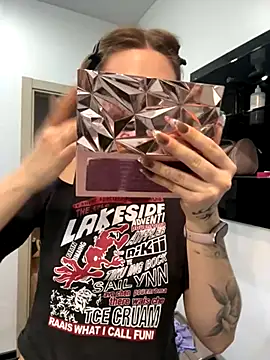 Snapshot of LunaMillie chatting on November 2, 2025, 1:35 pm LunaMillie online show from November 2, 2025, 1:35 pm