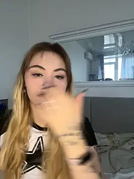 Snapshot of LunaMillie chatting on November 26, 2025, 8:59 am LunaMillie online show from November 26, 2025, 8:59 am