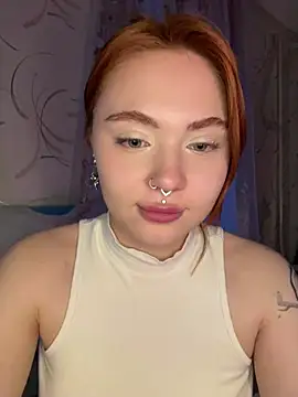 LunaMillie online show from April 25, 2026, 3:42 pm