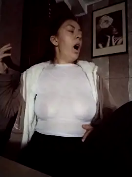 LenaBloomy online show from November 17, 2025, 1:06 pm